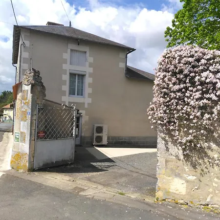 Le Tilleul 9 Personnes 5 6 Lits 15 Min Du Futuroscope Lejlighed *